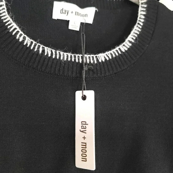 *NWT * Day + Moon Ruffle Sleeve Cropped Sweater Size L - Picture 3 of 4